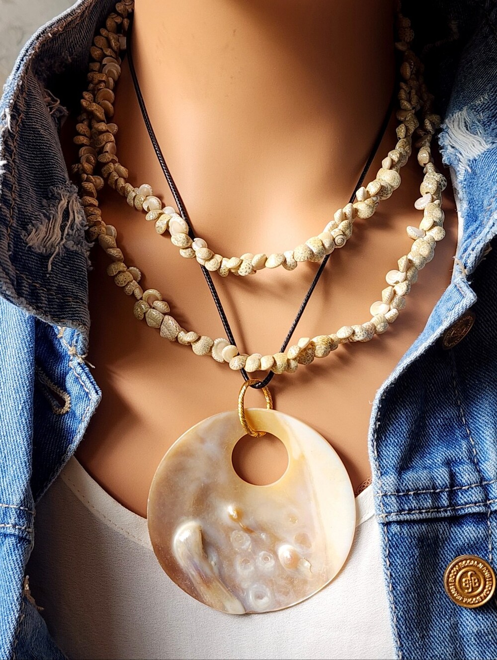 FP Jewelry Set of 2 Necklace Tropical Shell Puka big Mother Of Pearl Pendnt